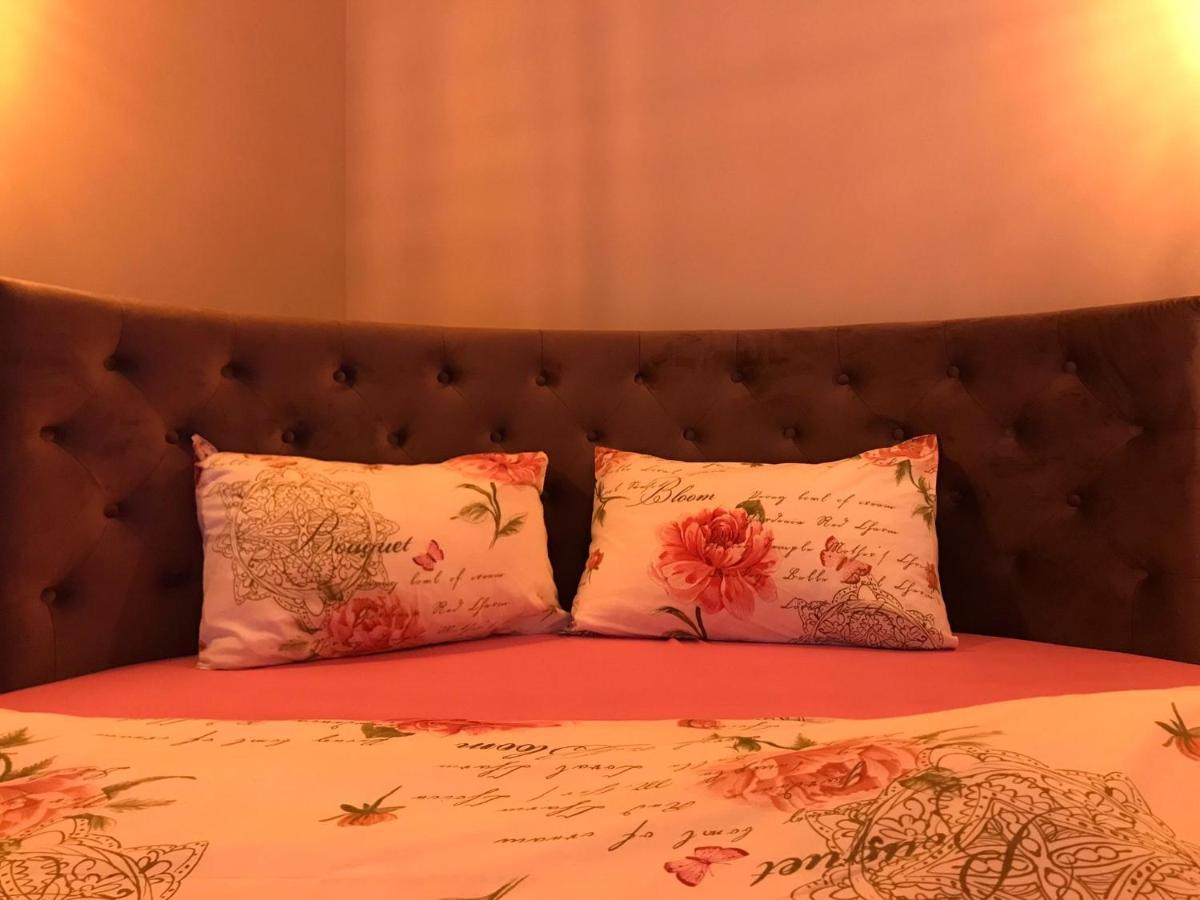 Sweet Pink By Miro Apartment Sinaia Esterno foto